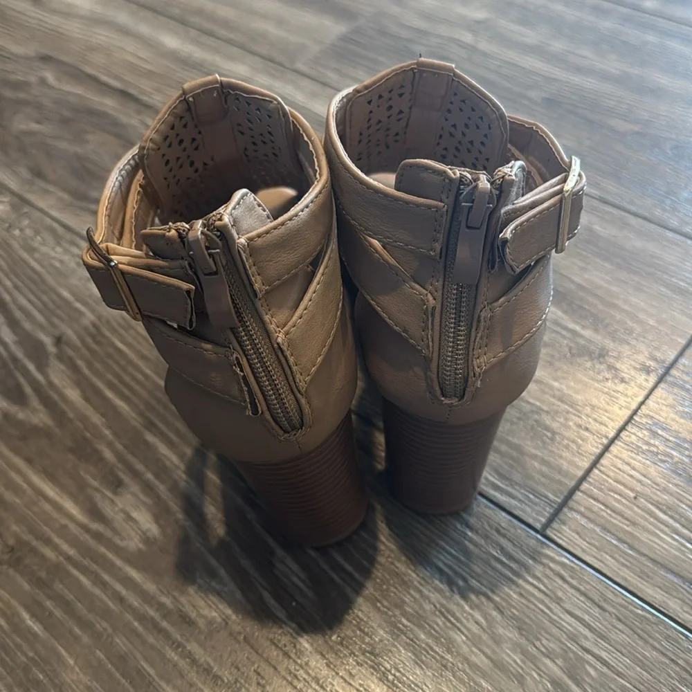 Women’s Heeled Sandals